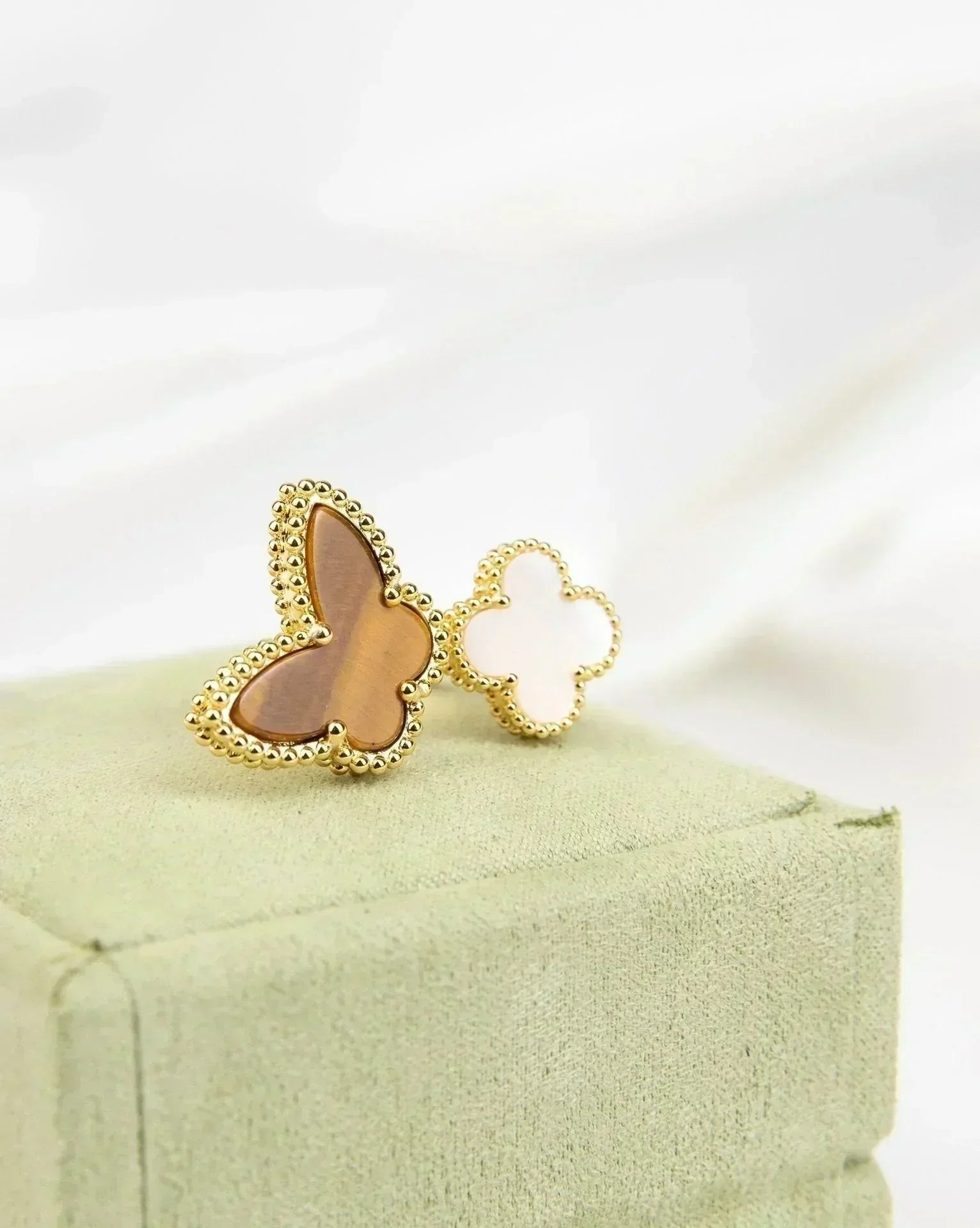 ??Loco?¡¥LUCKY BETWEEN THE FINGER RING