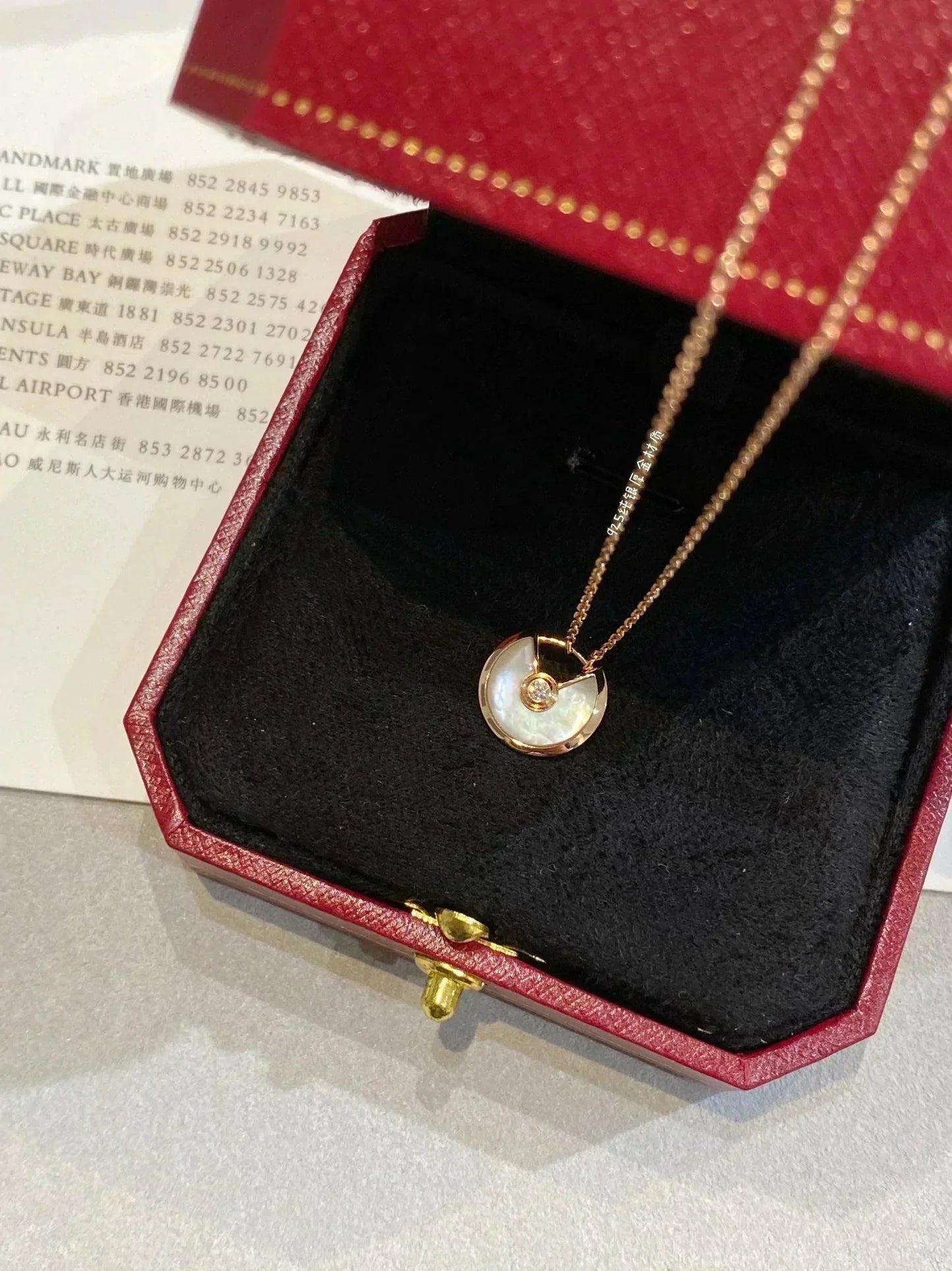 [moco jewelrys] Amulett-Halskette aus roségoldenem Perlmutt