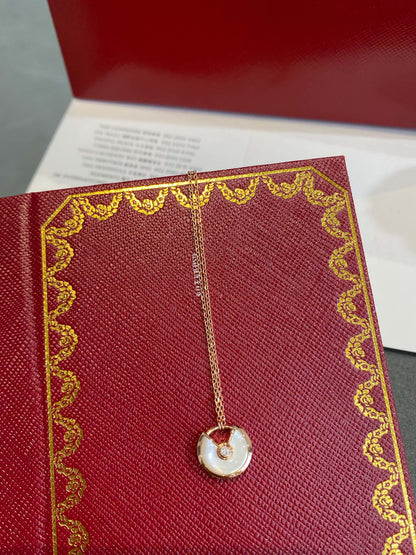 [moco jewelrys] Amulett-Halskette aus roségoldenem Perlmutt