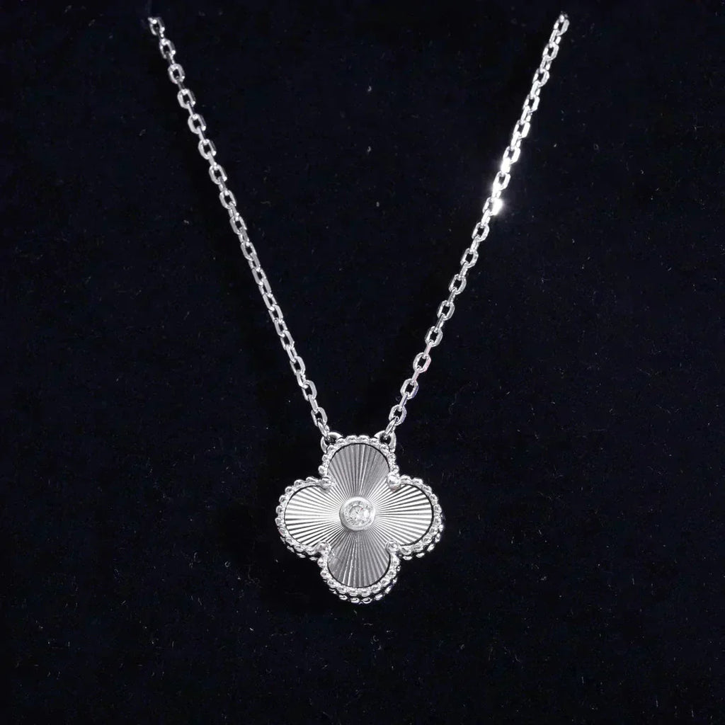??Loco?¡¥CLOVER  15MM DIAMOND LASER NECKLACE SILVER