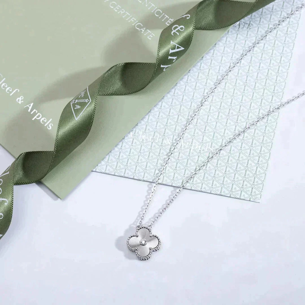 ??Loco?¡¥CLOVER  15MM DIAMOND LASER NECKLACE SILVER