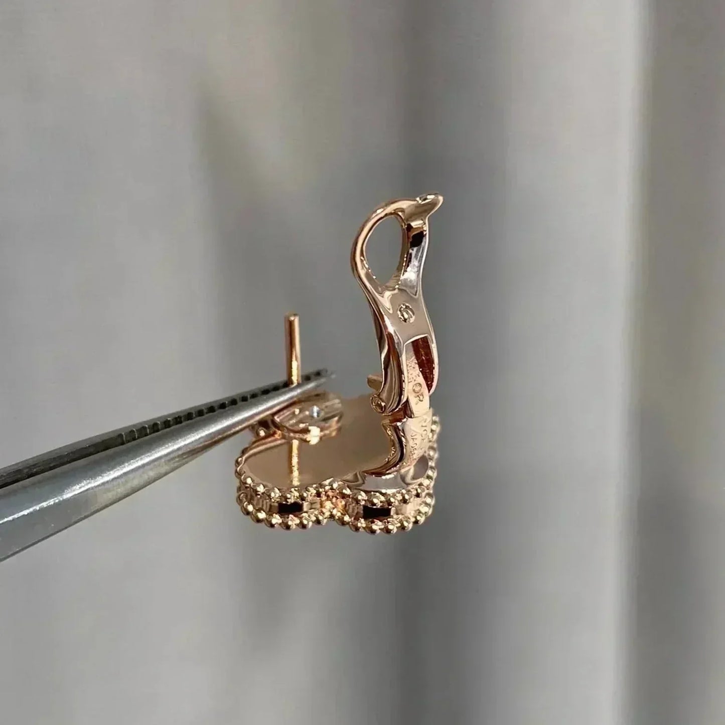 [moco jewelrys]CLOVER MEDIUM 1 MOTIFS PINK POP DIAMOND EARRINGS