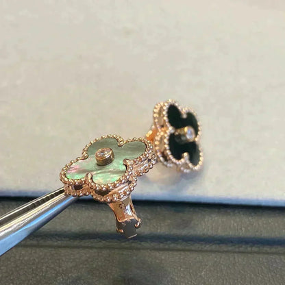 [moco jewellerys]クローバー ミディアム 1モチーフ グレー モップ ダイヤモンド イヤリング