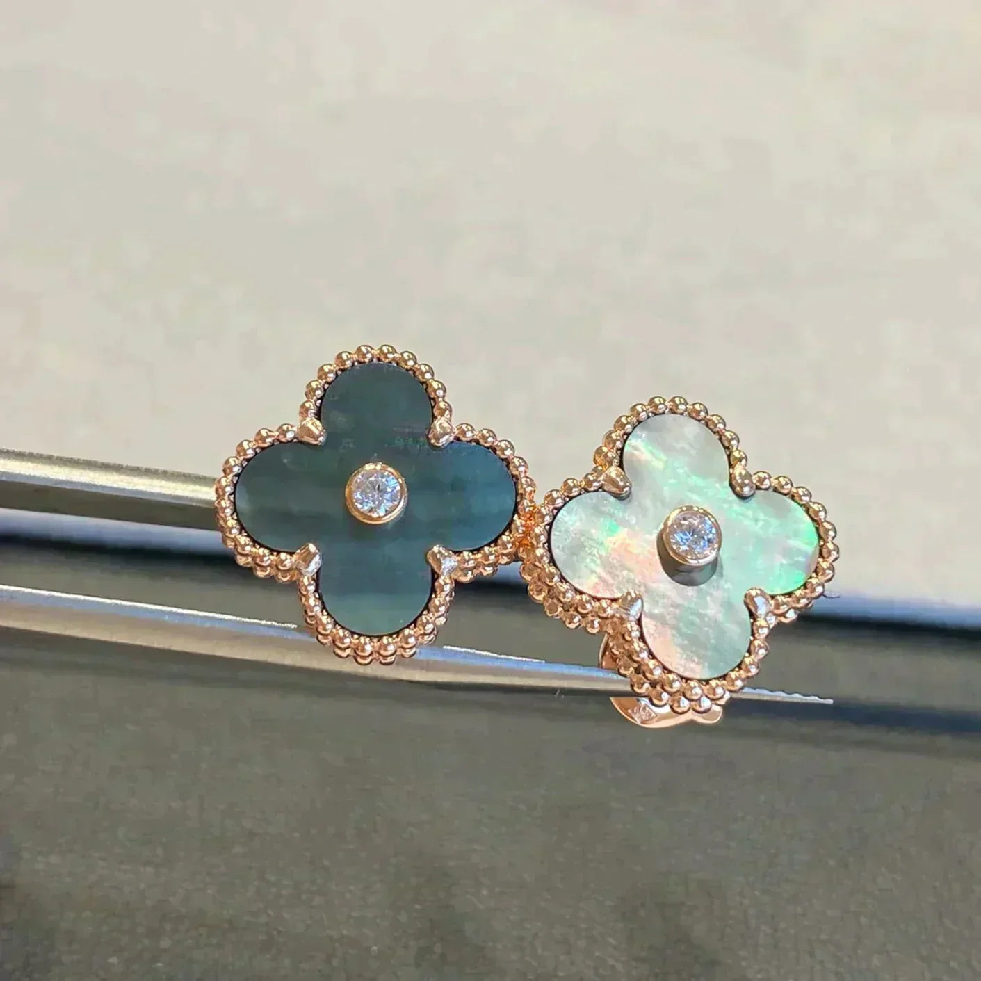 [moco jewellerys]クローバー ミディアム 1モチーフ グレー モップ ダイヤモンド イヤリング