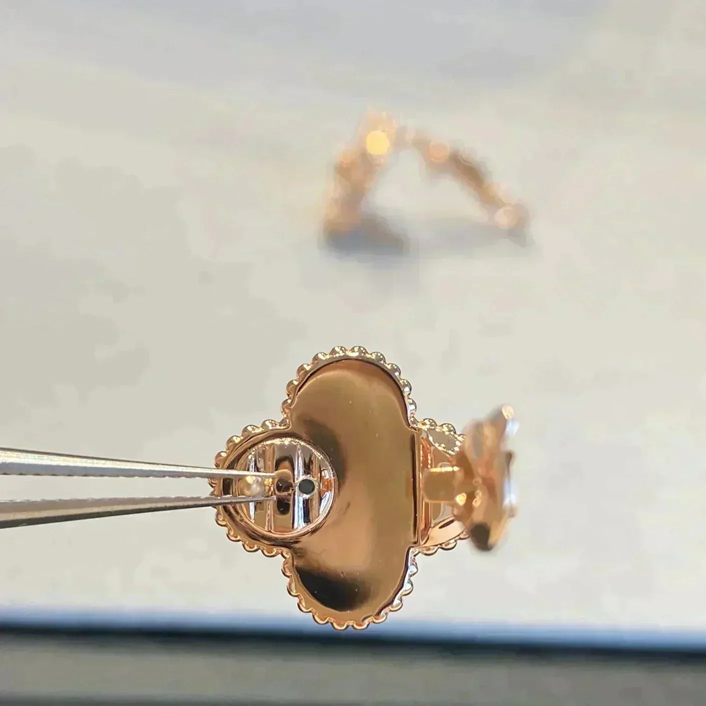 [moco jewellerys]クローバー ミディアム 1モチーフ グレー モップ ダイヤモンド イヤリング