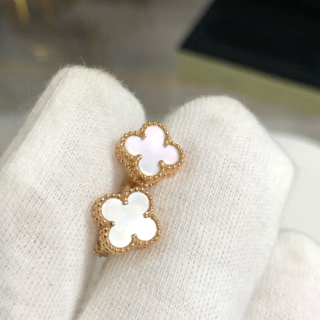 [moco jewellerys]クローバーミニゴールドイヤリング