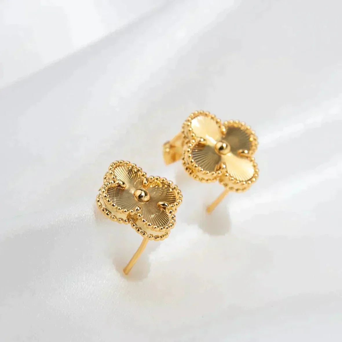 ??Loco?¡¥CLOVER MEDIUM 1 MOTIFS LASER EARRINGS