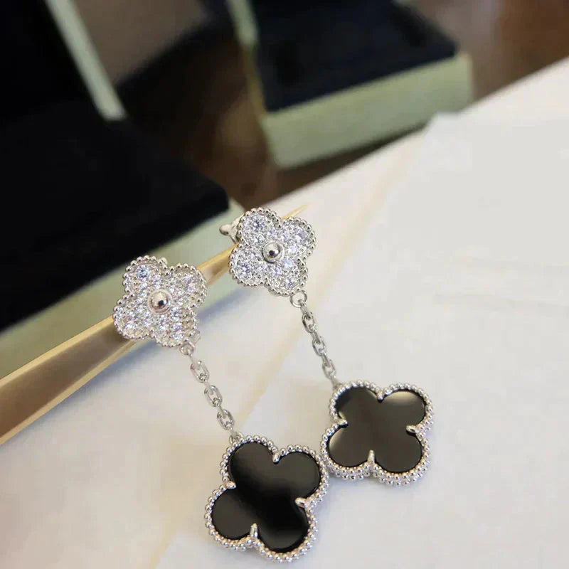 ??Loco?¡¥CLOVER 2 MOTIFS  DIAMOND ONYX EARRINGS SILVER