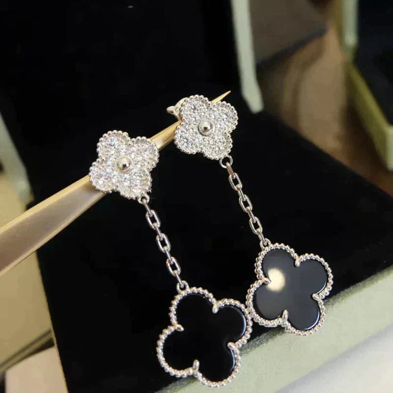 ??Loco?¡¥CLOVER 2 MOTIFS  DIAMOND ONYX EARRINGS SILVER