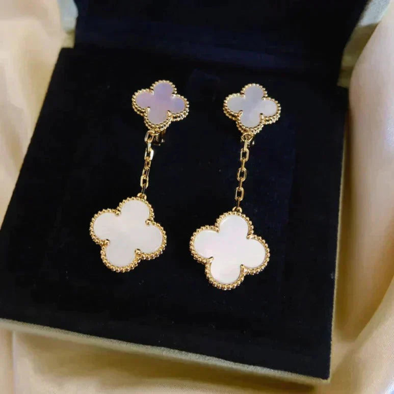 ??Loco?¡¥CLOVER 2 MOTIF WHITE MOP EARRINGS