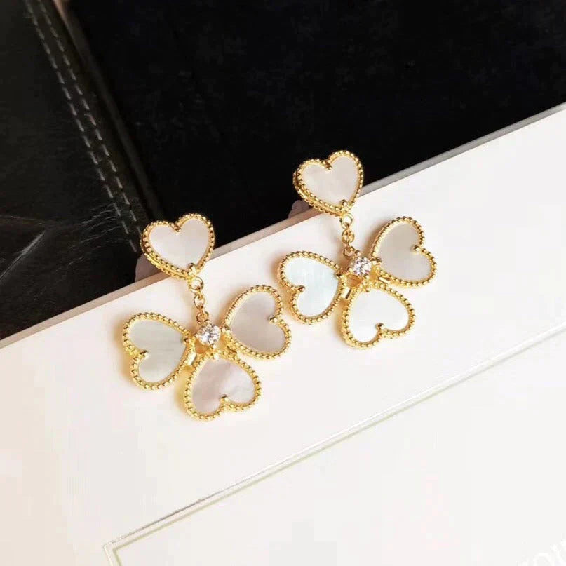 [moco jewellerys]クローバー スイートホワイト モップ イヤリング
