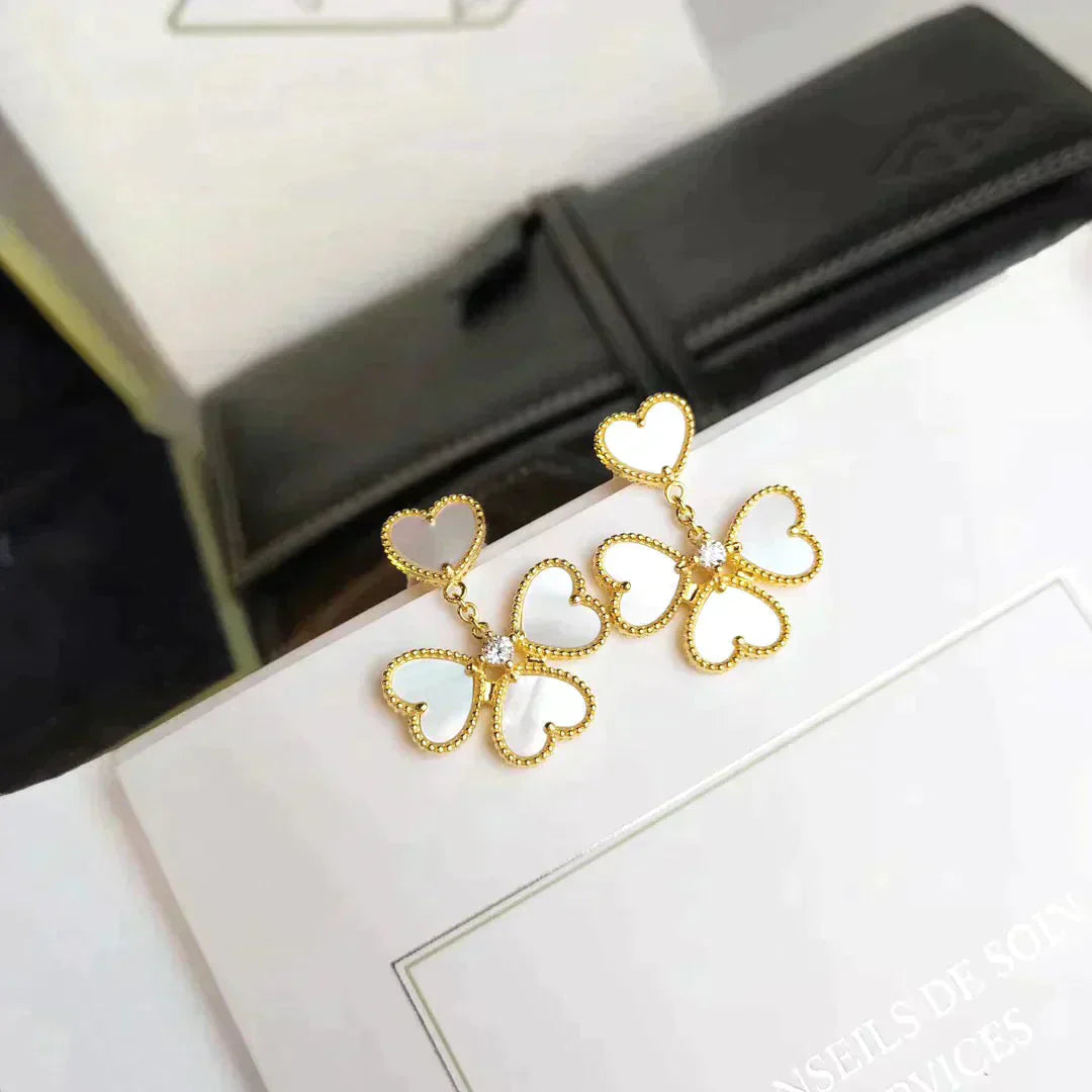 [moco jewellerys]クローバー スイートホワイト モップ イヤリング