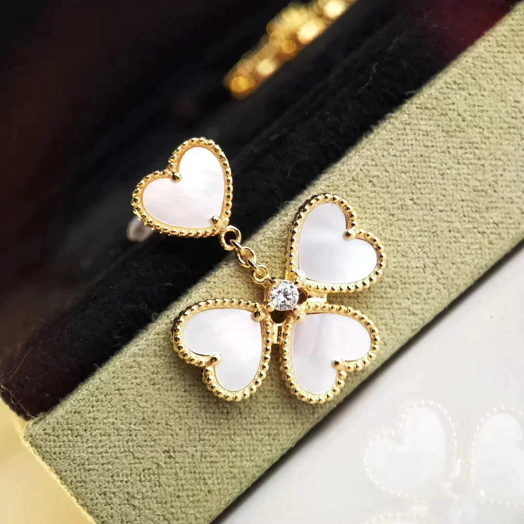 [moco jewellerys]クローバー スイートホワイト モップ イヤリング