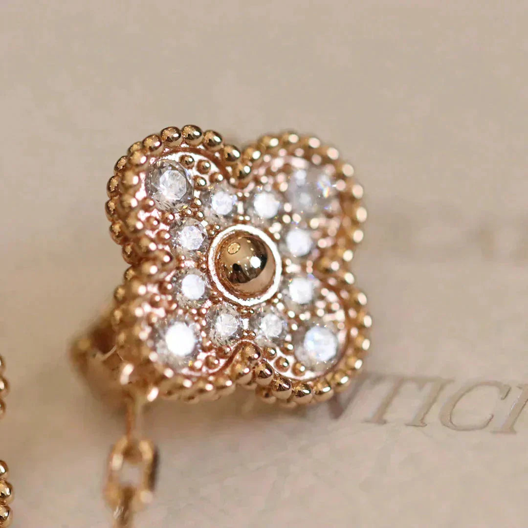 [moco jewelrys]KLEE-OHRRINGE MITTELMÄSSIGEM MOTIV, VOLLBEDECKT MIT DIAMANTEN