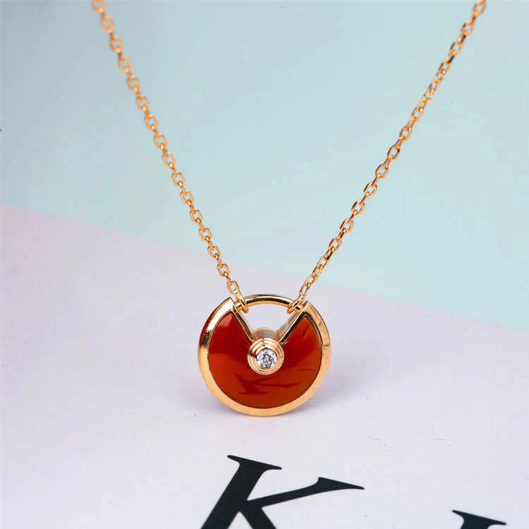 ??Loco?¡¥AMULETTE GOLD CARNELIAN ONYX NECKLACE