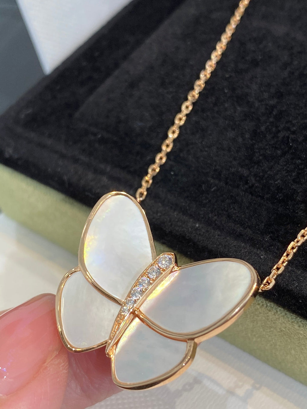 ??Loco?¡¥BUTTERFLY GOLD MOP DIAMOND NECKLACE