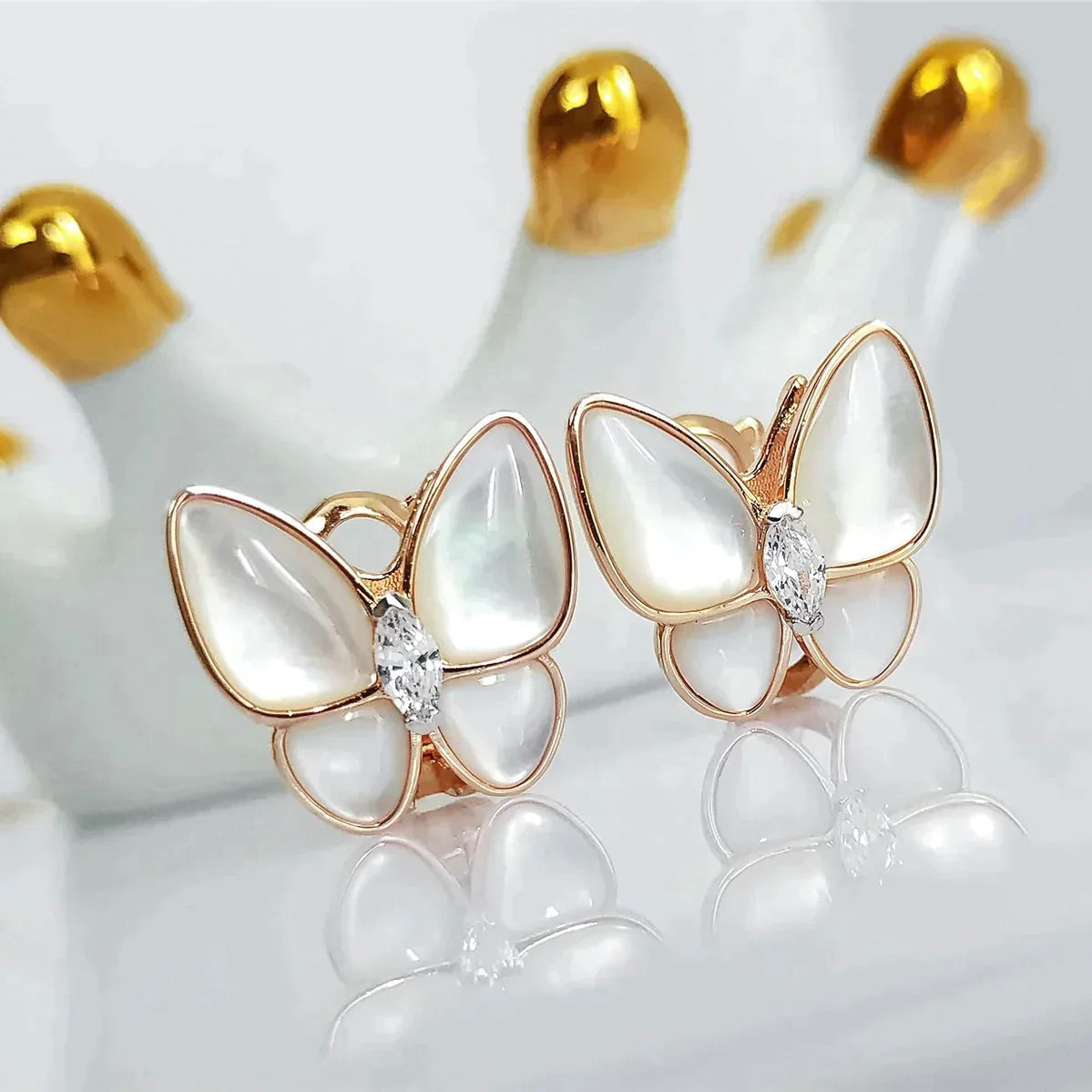 [moco jewelrys]BUTTERFLY MOP DIAMOND EARRINGS