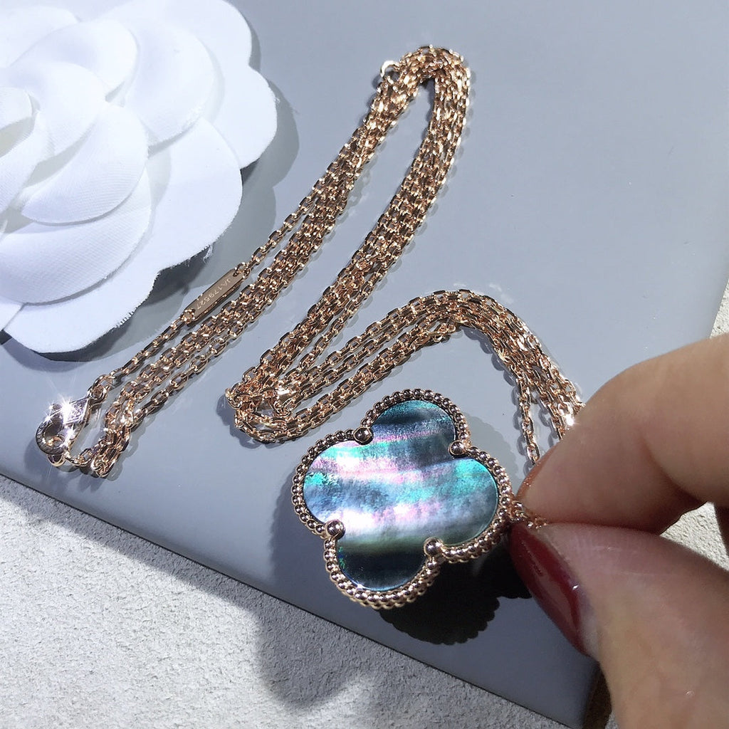 ??Loco?¡¥CLOVER 25MM GOLD DARK MOP BIG CLOVER NECKLACE