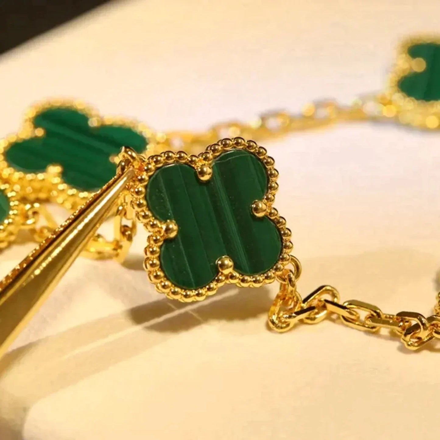 [Moco jewelrys] CLOVER 5 MOTIF MALACHITE BRACELET COLLECTION