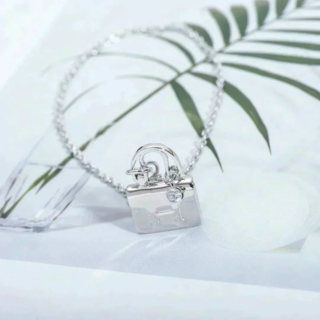 ??Loco?¡¥AMULETTE PEDANT SILVER NECKLACE