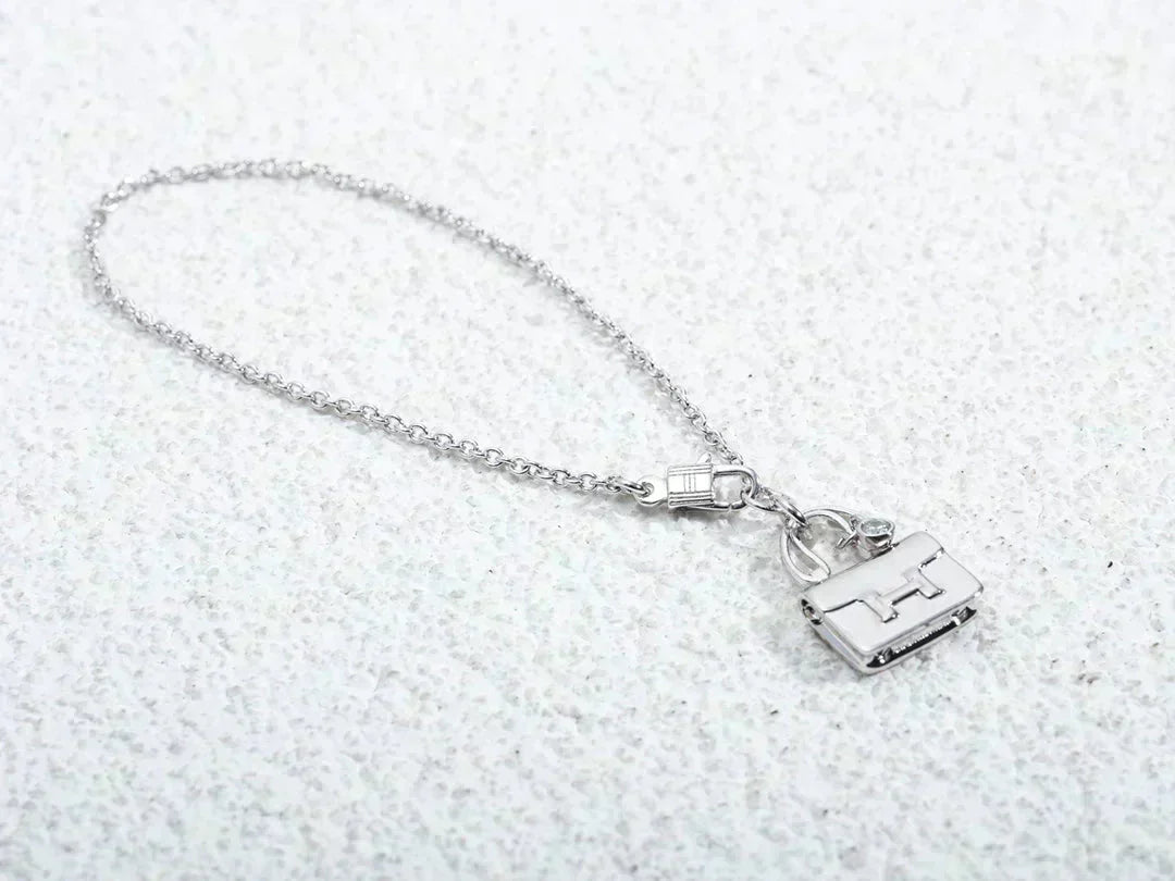??Loco?¡¥AMULETTE PEDANT SILVER NECKLACE