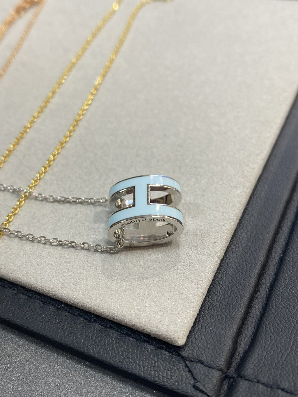 ??Loco?¡¥POP H LIGHT BLUE NECKLACE