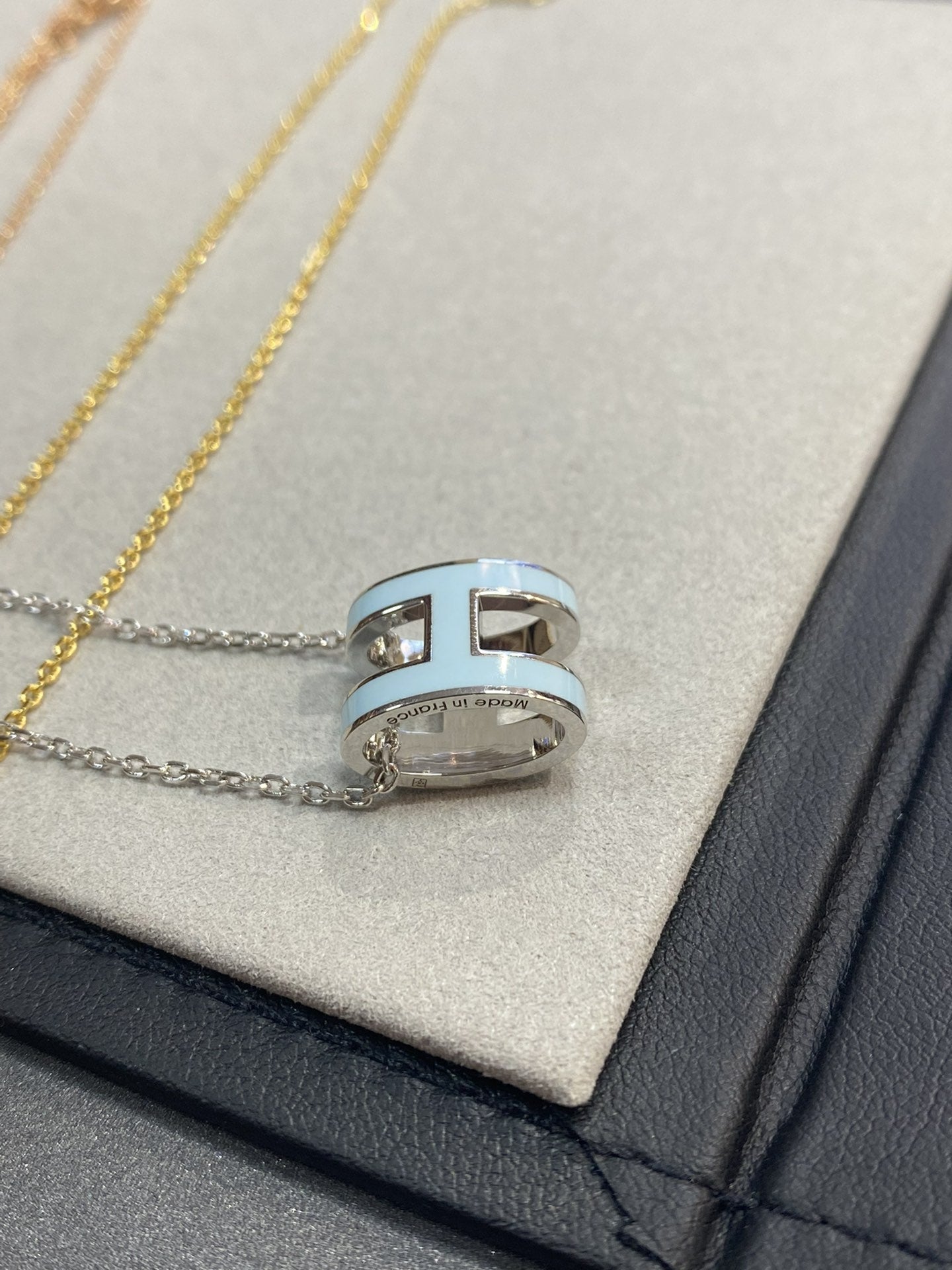 [moco jewellerys]POP H ライトブルー ネックレス