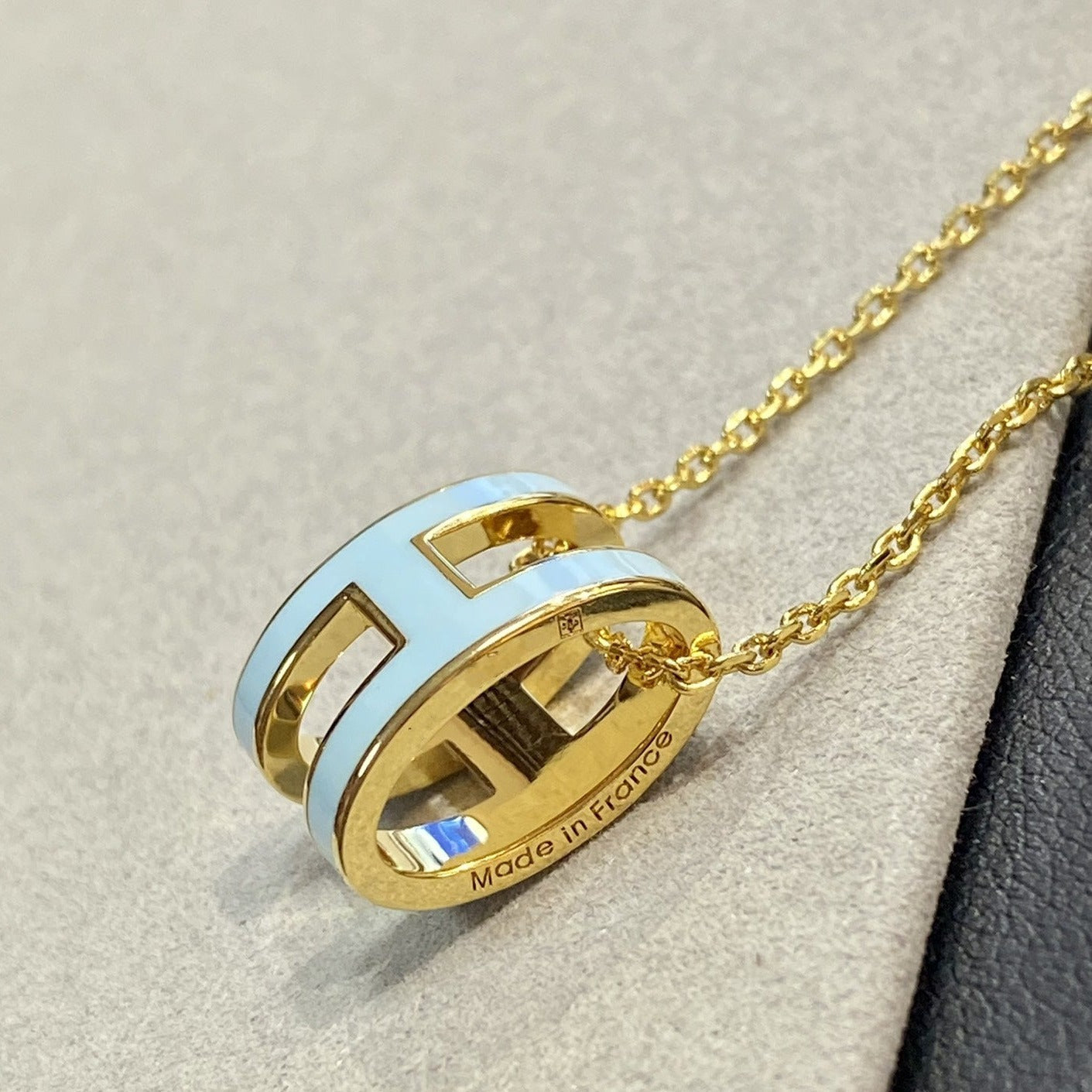 ??Loco?¡¥POP H LIGHT BLUE NECKLACE