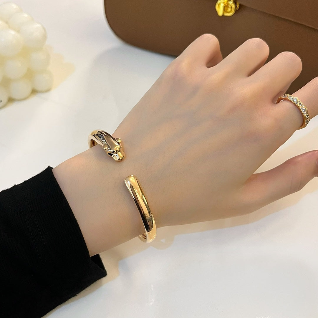 ??Loco?¡¥PANTHERE GOLD OPEN BRACELET