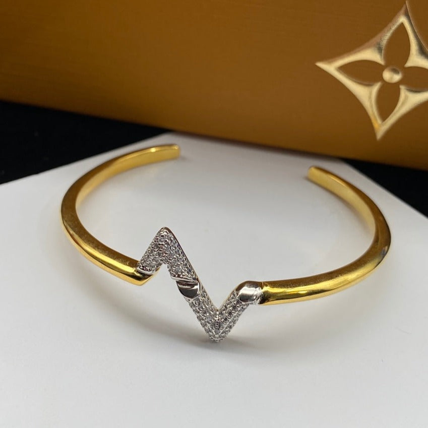 ??Loco?¡¥VOLTE UPSITE DOWN DIAMOND GOLD OPEN BRACELET