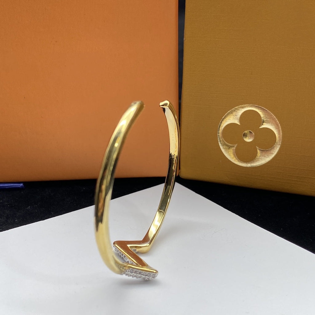 ??Loco?¡¥VOLTE UPSITE DOWN DIAMOND GOLD OPEN BRACELET