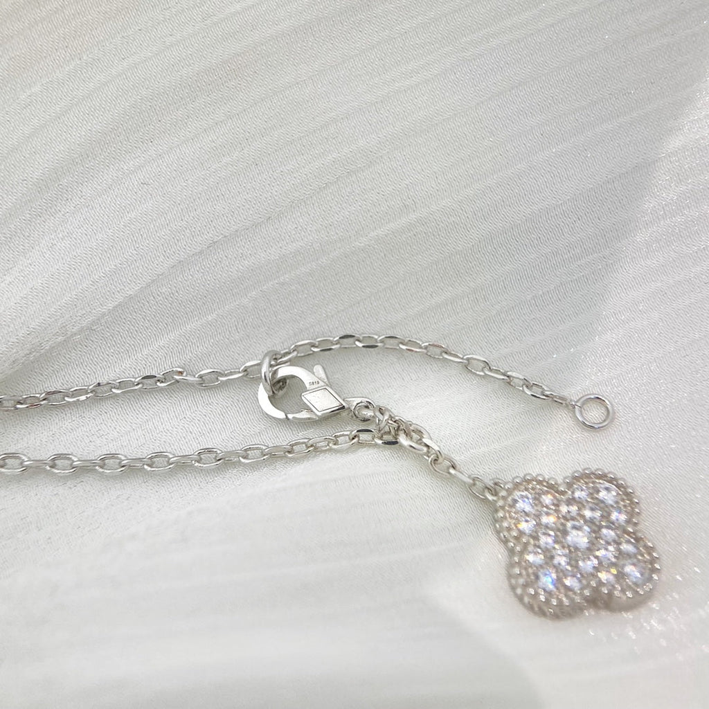 ??Loco?¡¥CLOVER 5 MOTIFS SILVER DIAMONDS NECKLACE