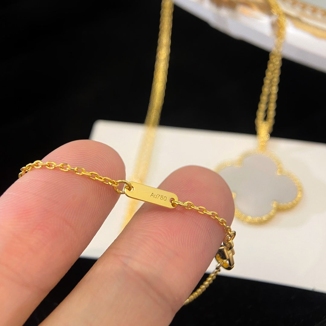 ??Loco?¡¥CLOVER 25MM MOP LARGE PENDANT NECKLACE