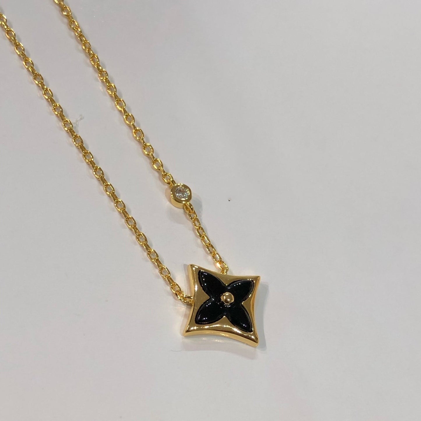 [moco jewelrys]STAR SCHWARZE MOP-HALSKETTE