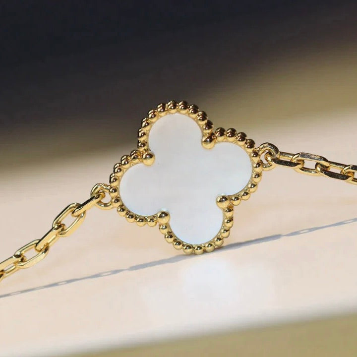 [moco jewelrys]CLOVER 20 MOTIFS WHITE MOP NECKLACE
