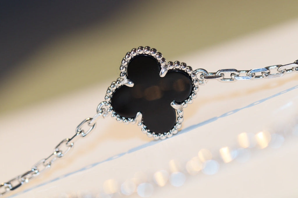 ??Loco?¡¥CLOVER 20 MOTIFS ONYX DIAMOND SILVER