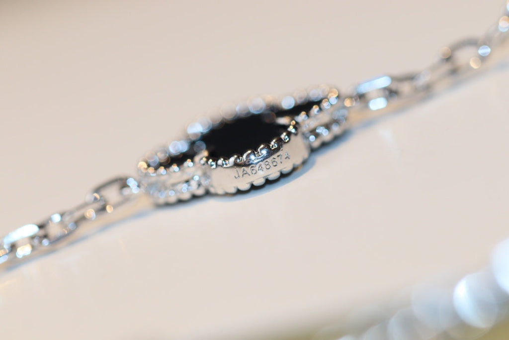 ??Loco?¡¥CLOVER 20 MOTIFS ONYX DIAMOND SILVER