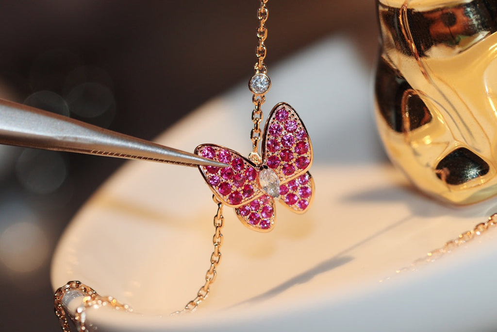 ??Loco?¡¥BUTTERFLY RED DIAMOND ROSE GOLD NECKLACE
