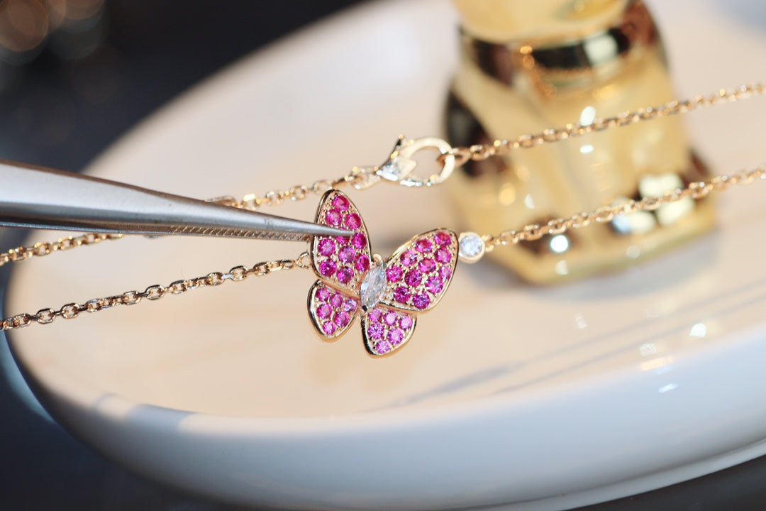 ??Loco?¡¥BUTTERFLY RED DIAMOND ROSE GOLD NECKLACE