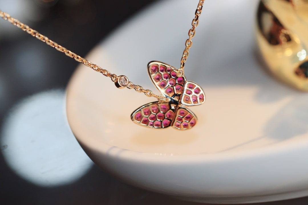??Loco?¡¥BUTTERFLY RED DIAMOND ROSE GOLD NECKLACE