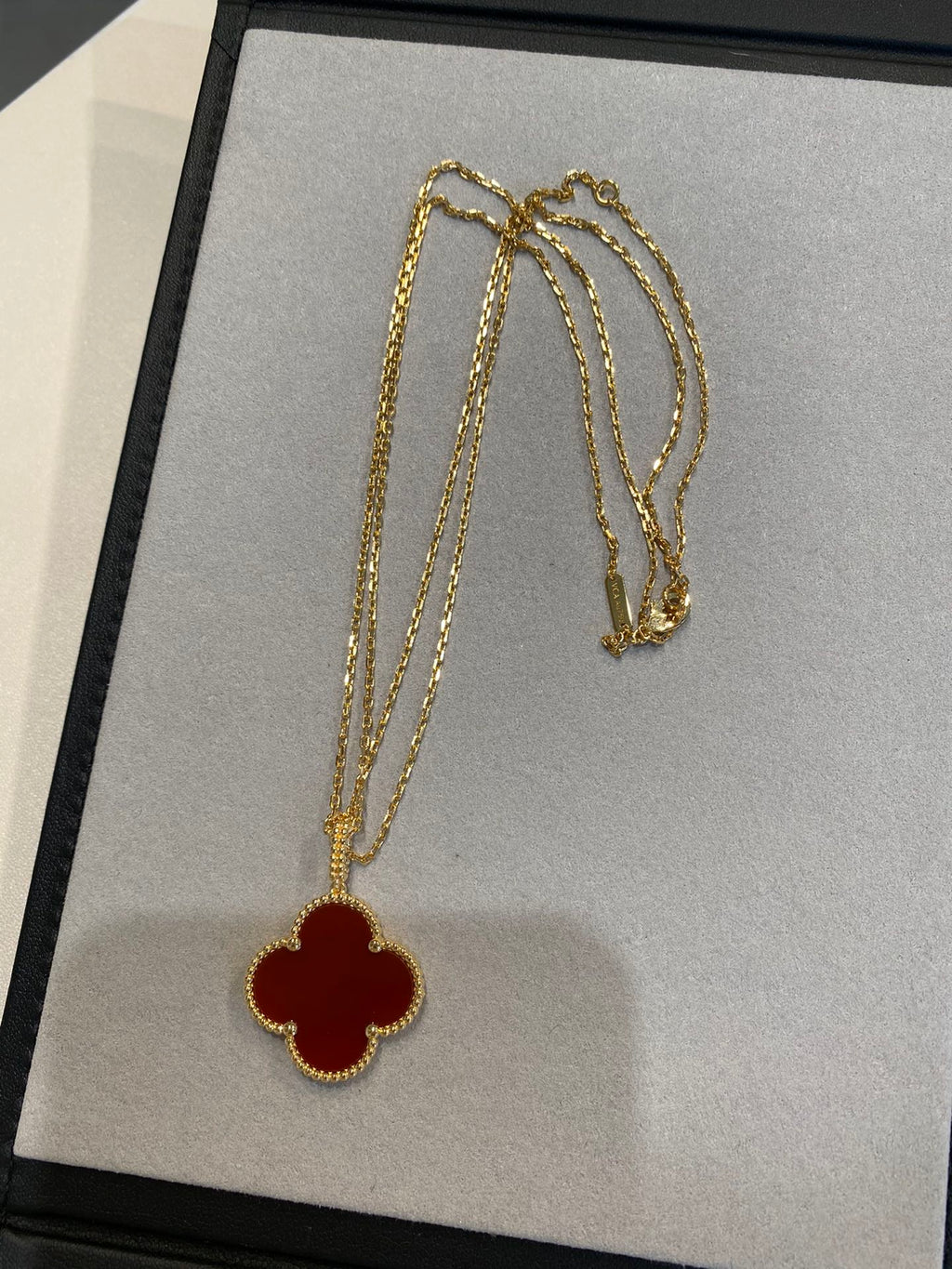 ??Loco?¡¥CLOVER 25MM NECKLACE GOLD CARNELIAN