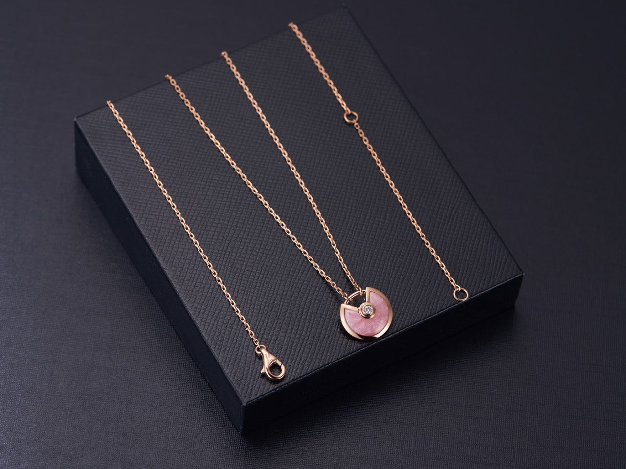 ??Loco?¡¥AMULETTE ROSE GOLD PINK MOP NECKLACE