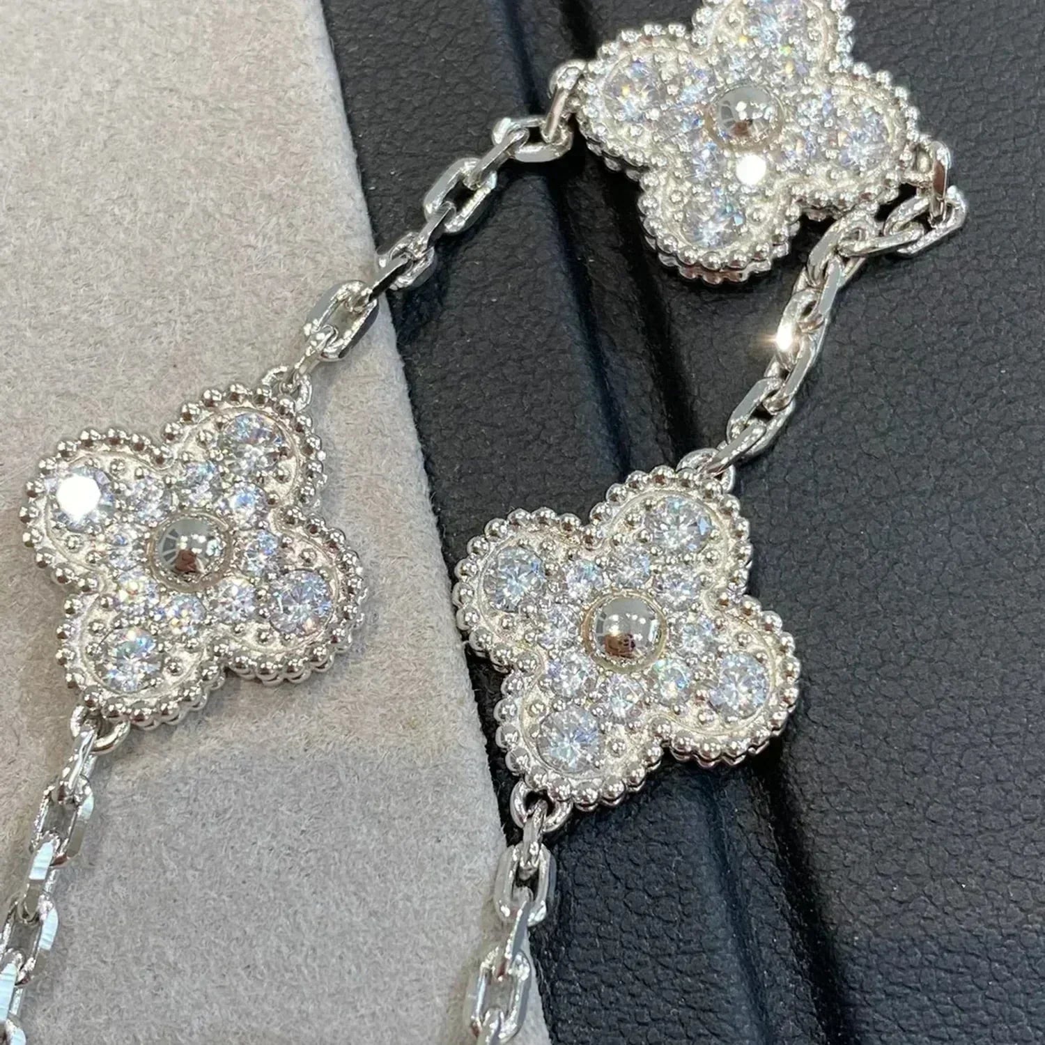 [Loco] New  CLOVER 5 MOTIF FULL DIAMOND BRACELET COLLECTION