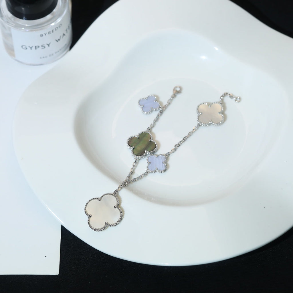 ??Loco?¡¥CLOVER BRACELET 5 MOTIFS MOP CHALCEDONY SILVER