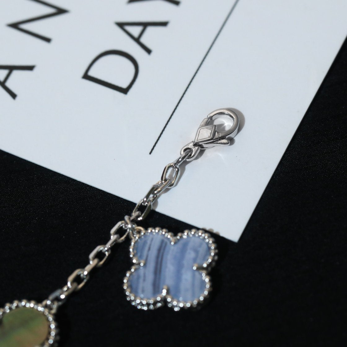 ??Loco?¡¥CLOVER BRACELET 5 MOTIFS MOP CHALCEDONY SILVER