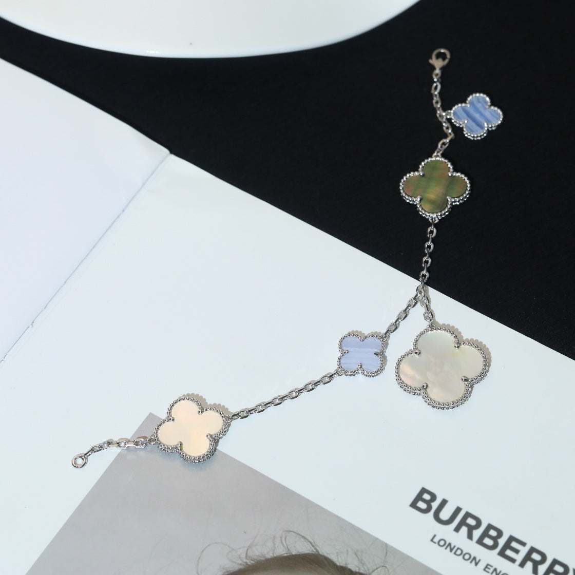 ??Loco?¡¥CLOVER BRACELET 5 MOTIFS MOP CHALCEDONY SILVER