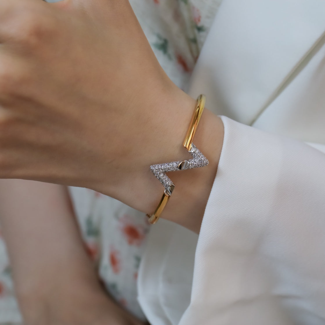 ??Loco?¡¥VOLTE UPSITE DOWN GOLD DIAMOND BRACELET