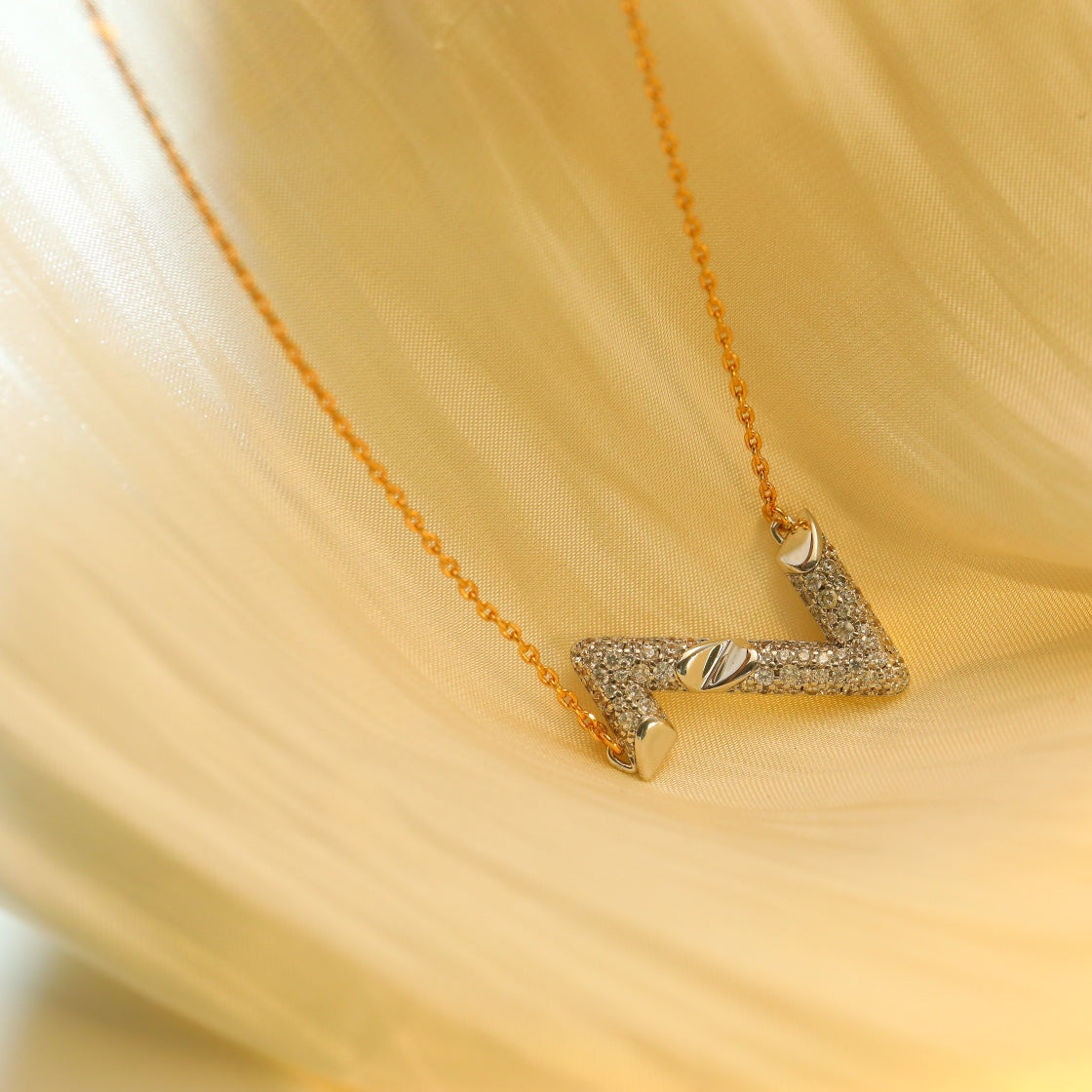 ??Loco?¡¥VOLT SILVER DIAMOND PEDANT NECKLACE