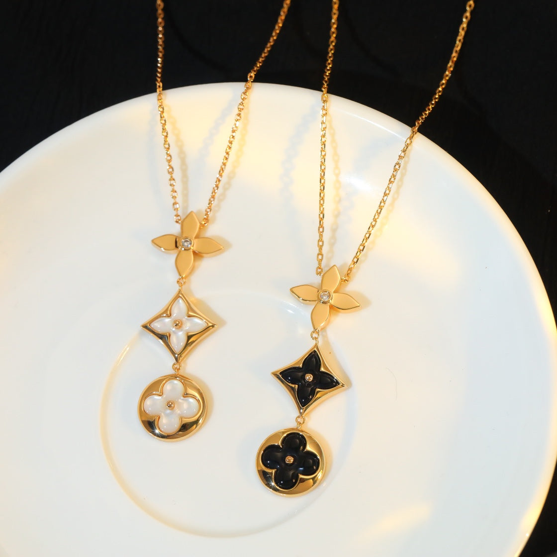 [moco jewelrys] Halskette aus Onyx, Stern und Sonne, roségolden