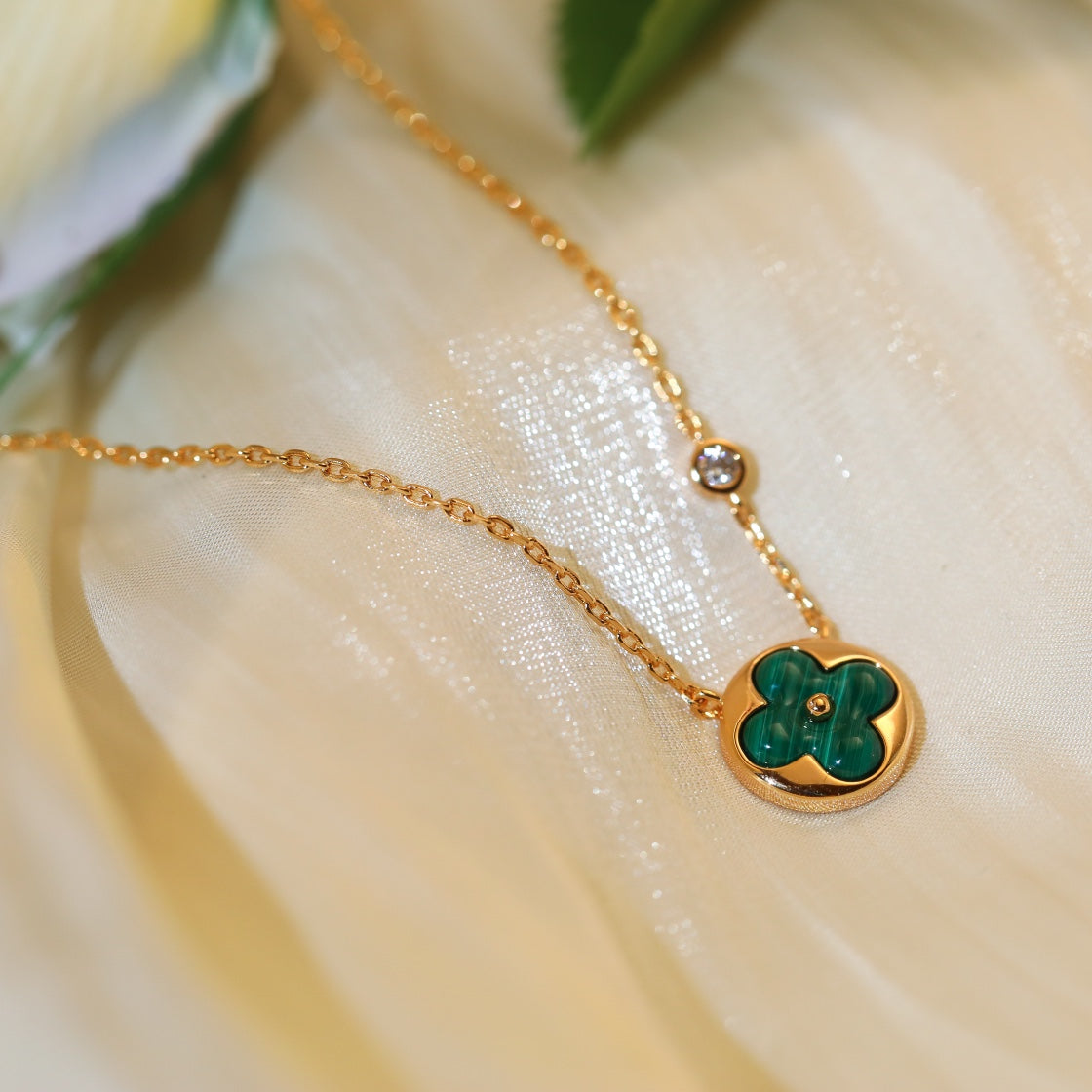 ??Loco?¡¥SUN PEDANT PINK GOLD 1 DIAMOND NECKLACE